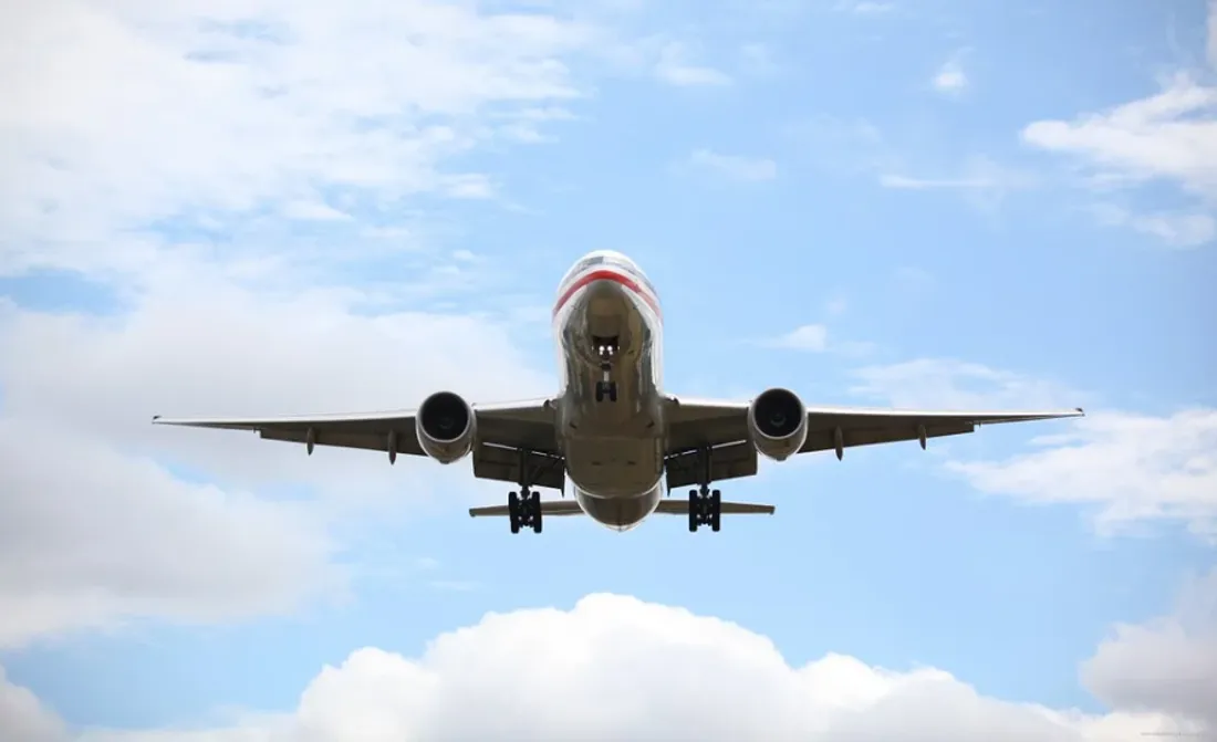 En plein vol, un avion peut être heurté par un avion, c'est ce qui est arrivé à un Airbus à Madrid